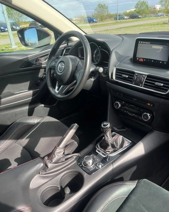 Mazda 3 cena 53990 przebieg: 106116, rok produkcji 2017 z Rumia małe 704